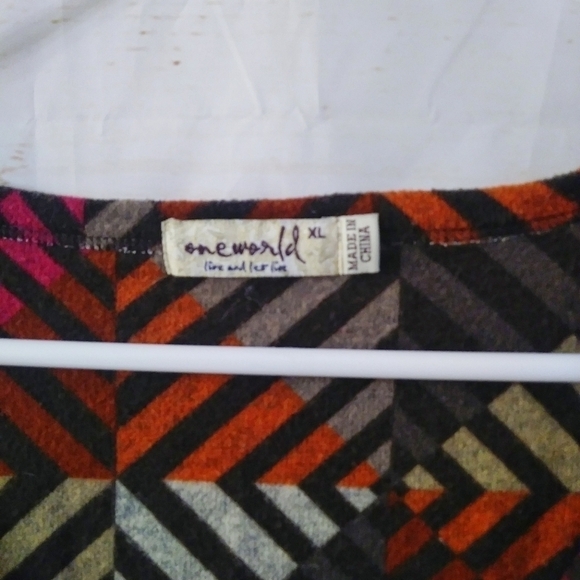 One World XL Geometric 3/4 Bell Sleeve Shirt - Picture 4 of 6
